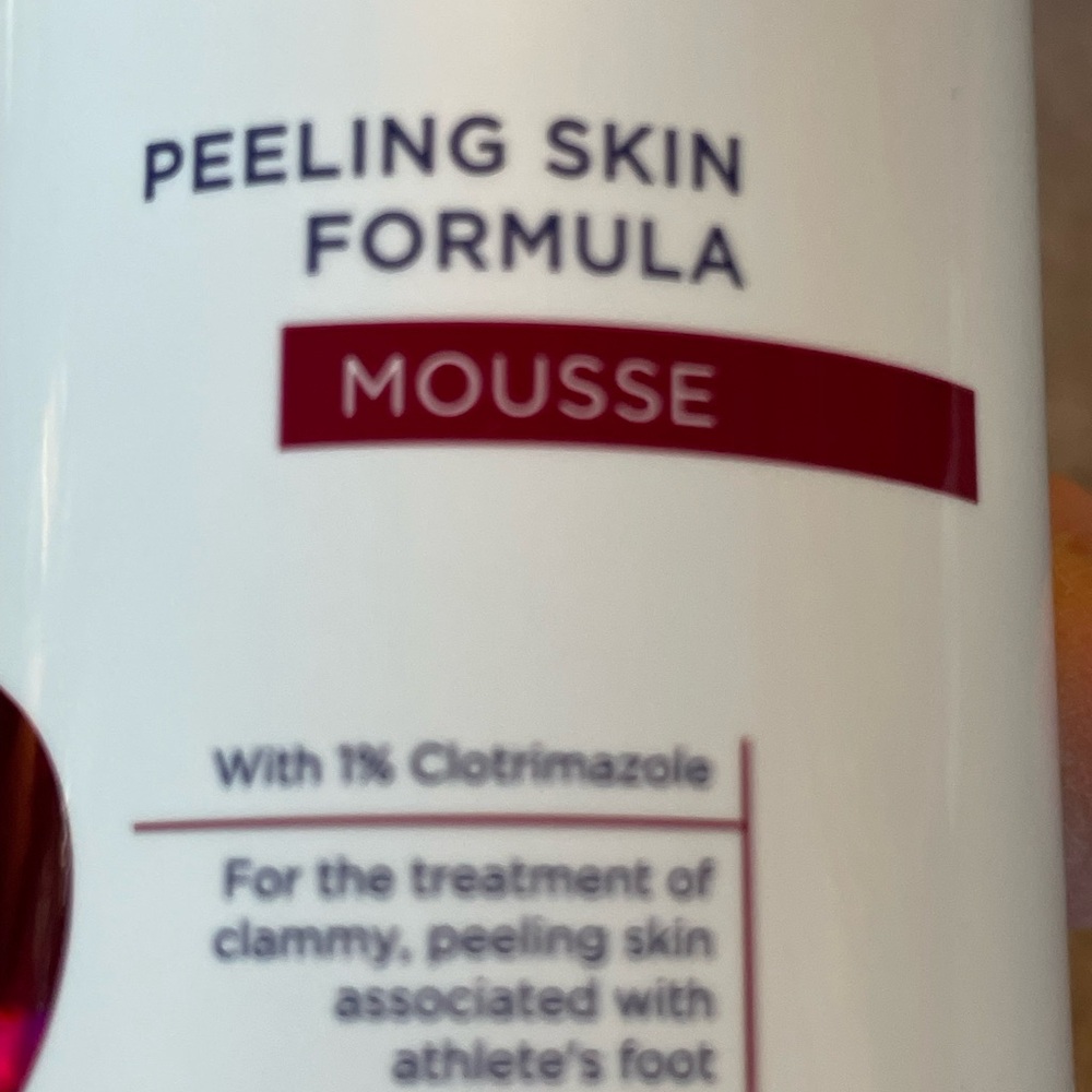 Footlogix Peeling Skin Formula Mousse for Athlete’s Foot - Picture 2 of 4